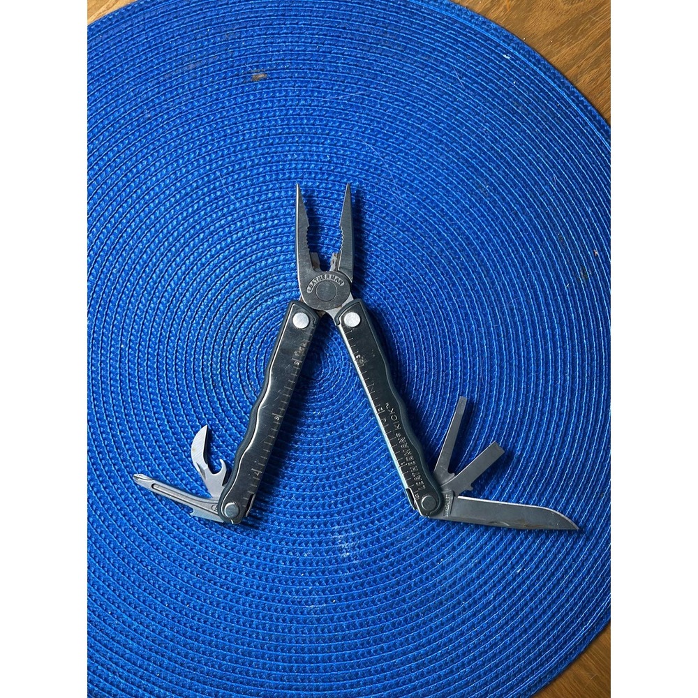 Leatherman Kick